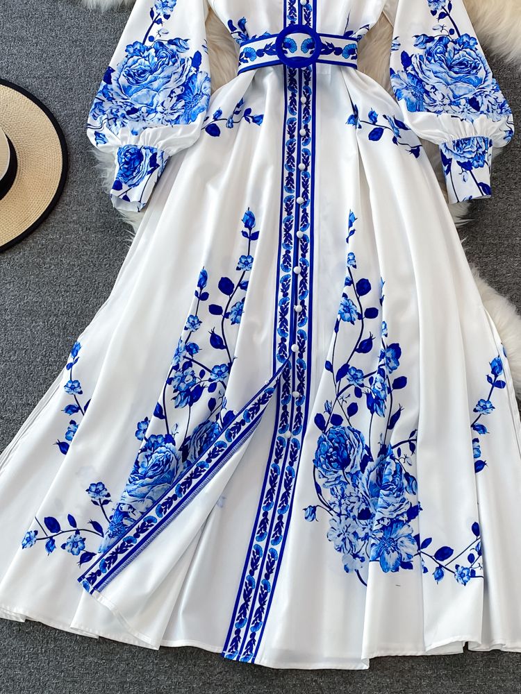 Mia Blumenmuster-Kleid | Maxikleid mit langen Ärmeln und Blumendruck, mit Gürtel