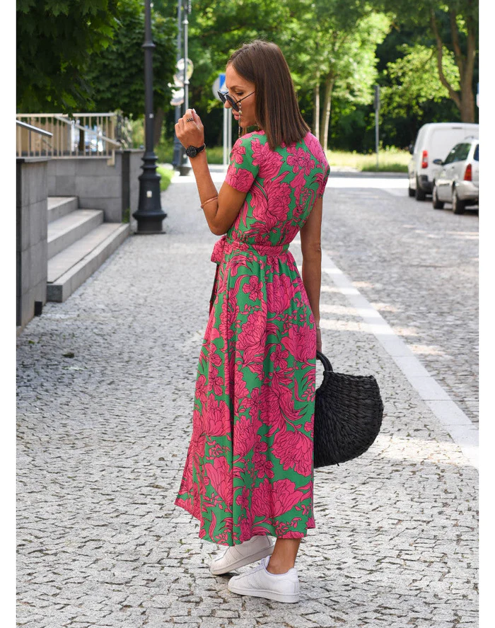 Amalia Blumenkleid | Modernes Sommerstrandkleid mit kurzen Ärmeln