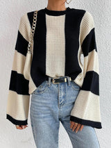 Mimi Sweater | Grob gestrickter Pullover mit schwarzen und weißen Streifen